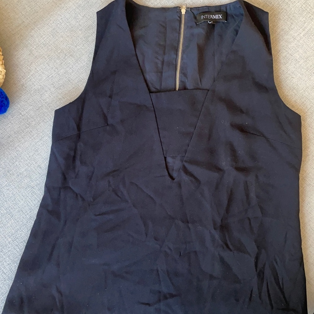 Intermix Navy blue top with cute cut out